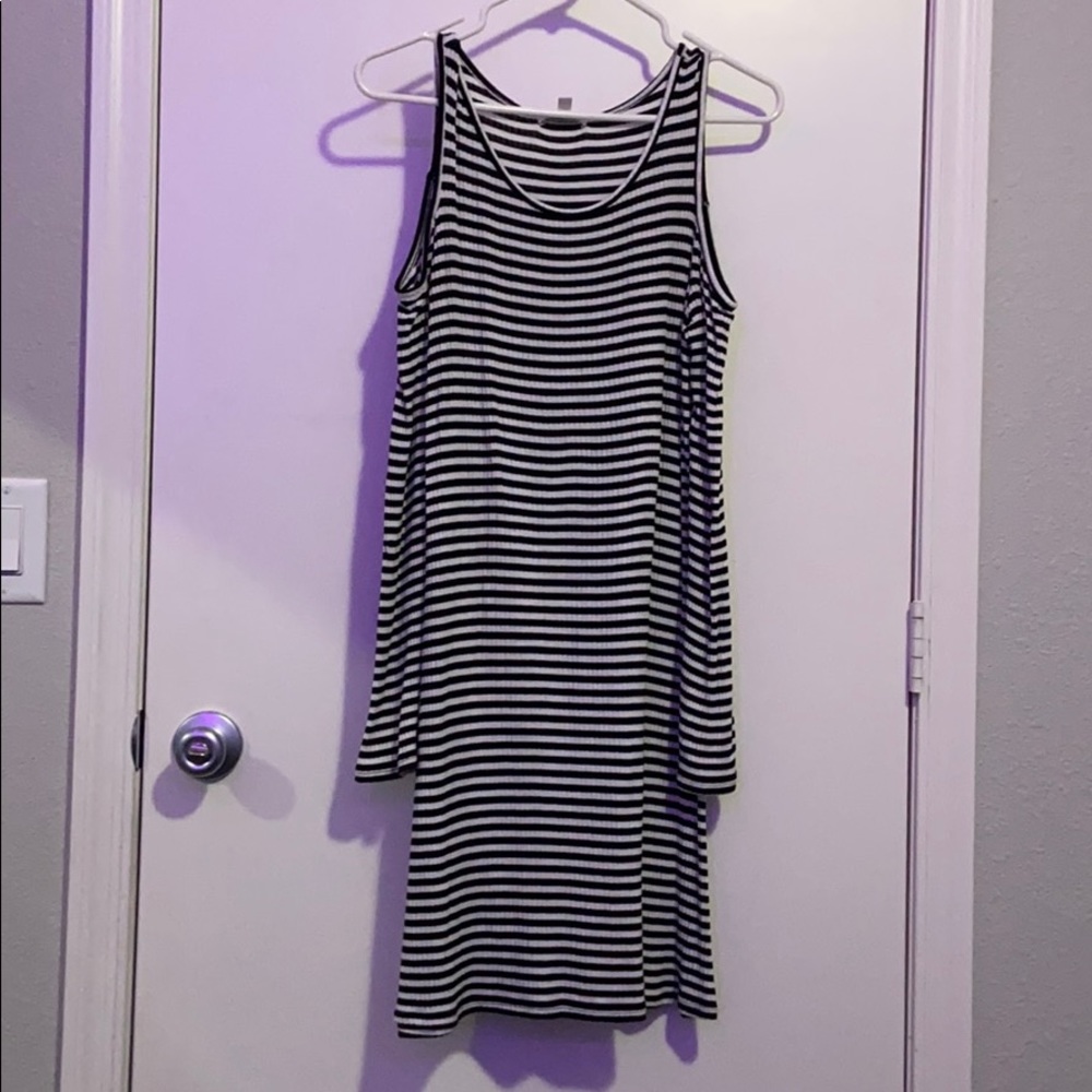 Over the shoulders sleeve dress